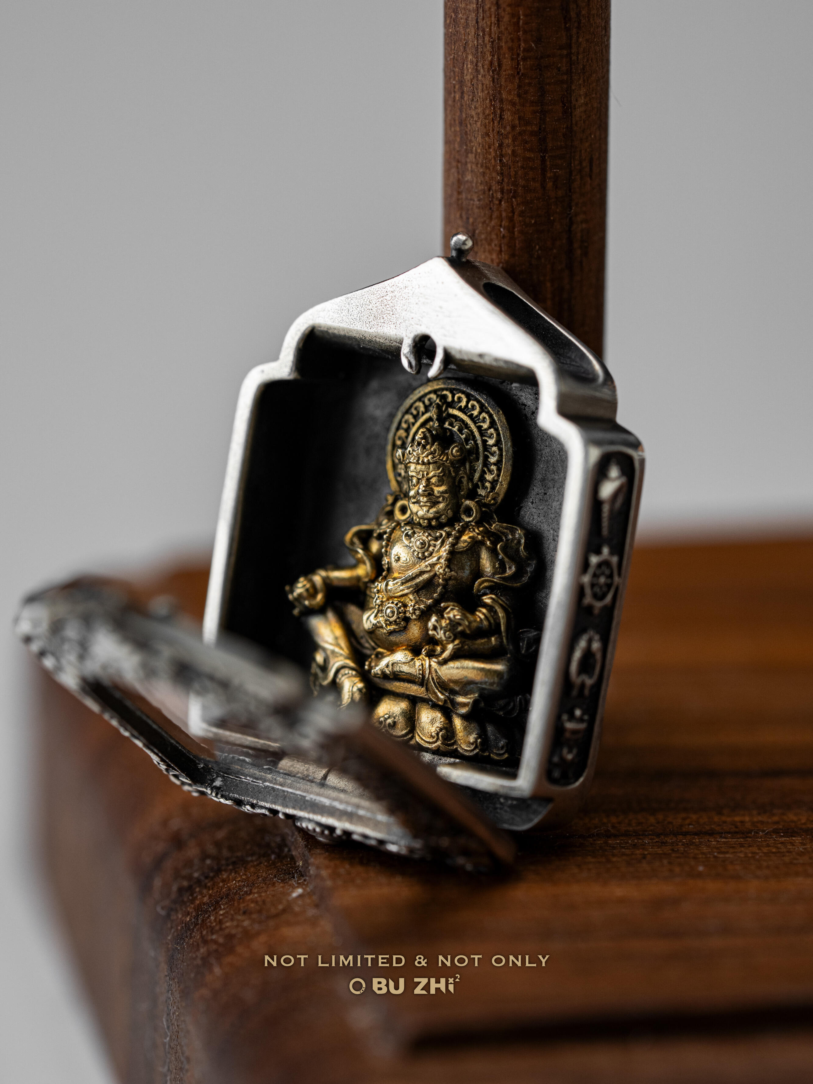 Yellow Jambhala Ga'u Box